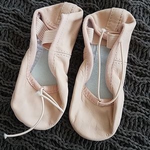NWT Bloch girls ballet slippers